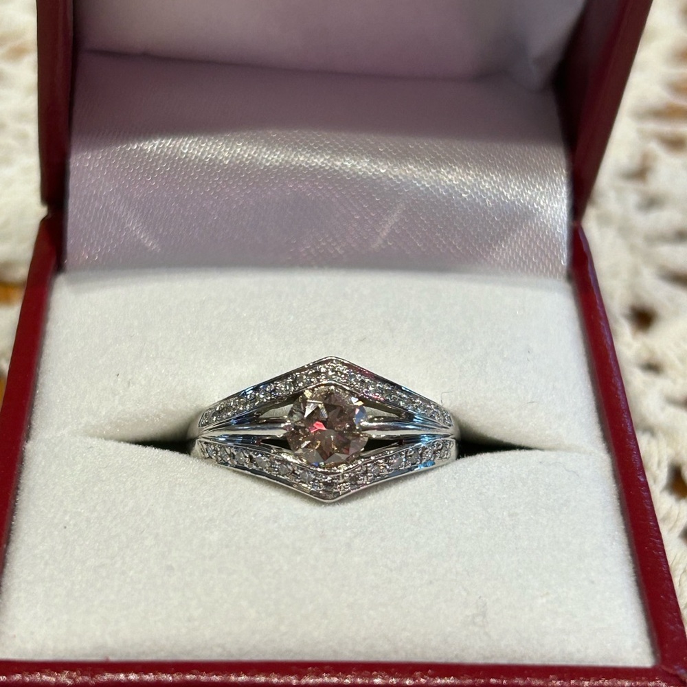Art Deco Pinkbrown Diamond Ring With Platium , Marked Pt900